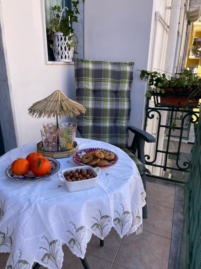 A Casa Di Stella Apartment Salerno Bagian luar foto